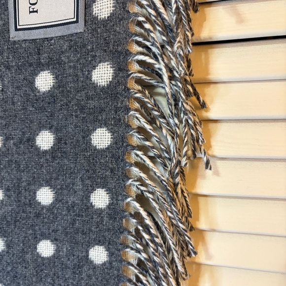 Foxford throw blanket 100% lambswool gray and white polka dot fringe Ireland - Picture 2 of 8